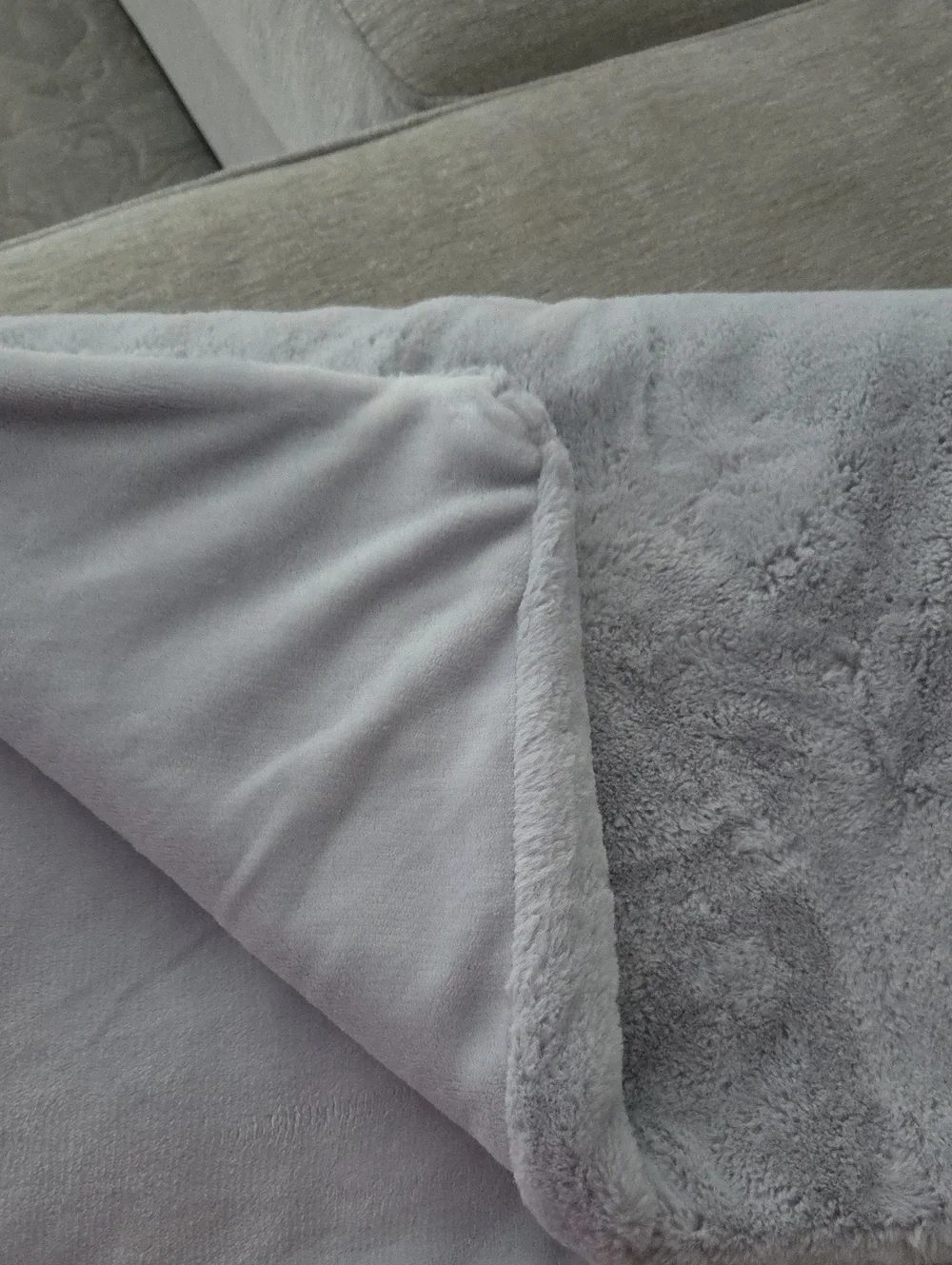 UnHide Throw Blanket